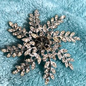 Vintage Sarah Coventry Pinwheel Rhinestone Crystal Brooch